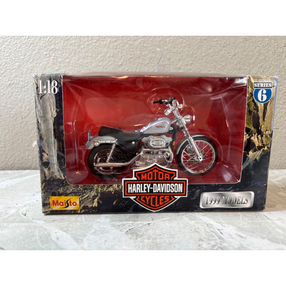 Maisto Harley Davidson 1999 XL 1200C Sportster 1200 Custom 1:18 Series 6 31360